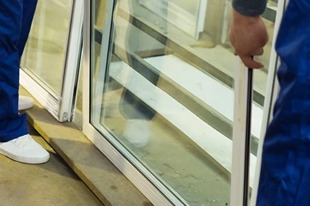 Commercial Glass Repair Technician in Lutz, FL