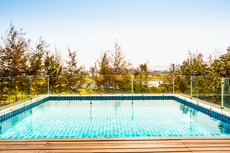 Cost of Glass Pool Fence Repair in Lutz, FL